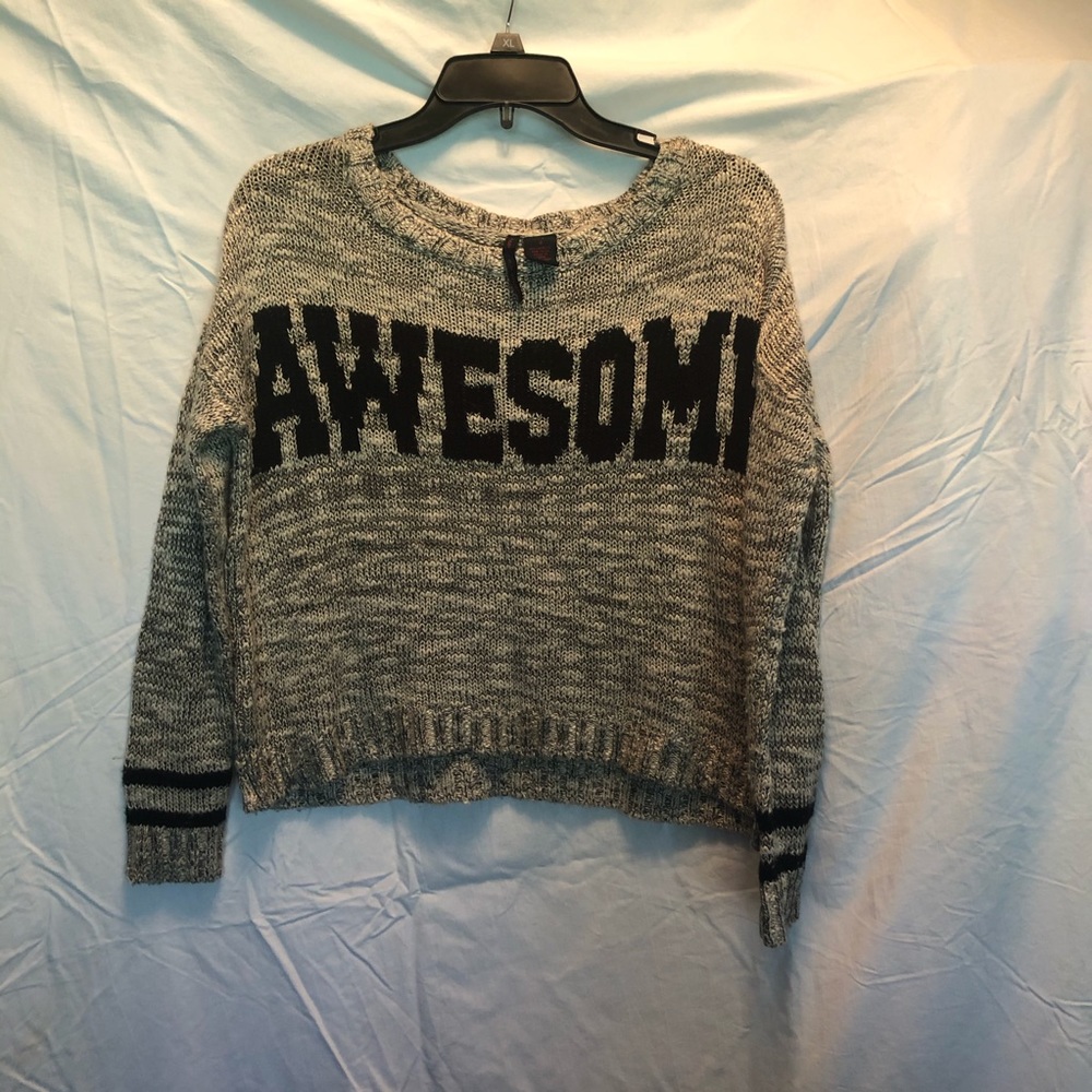 Heart-n-Crush woman’s ‘awesome’ sweater,EUC,size S